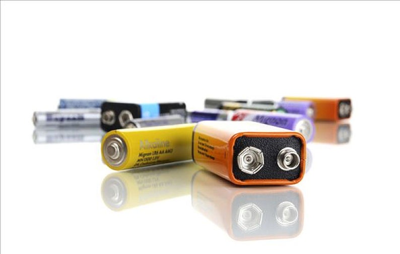 锂电池开路电压高对电池性能的影响